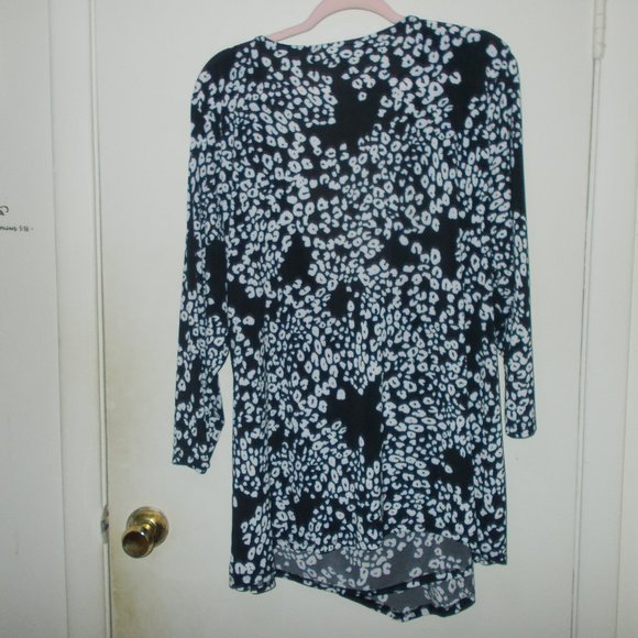 Jennifer Lopez Patterned Blouse Size 3X - Picture 5 of 8